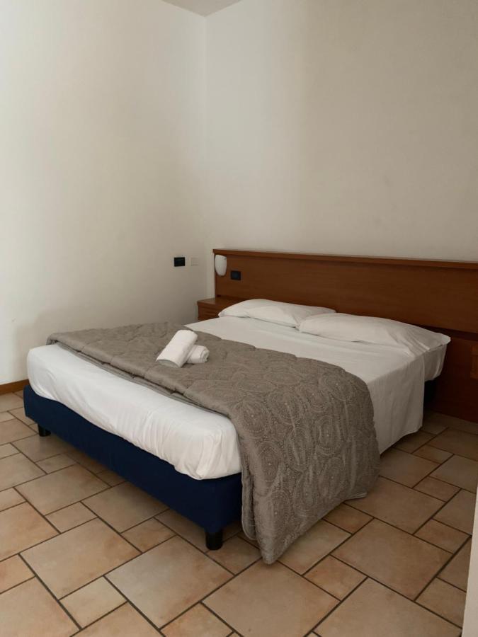Hotel Lory Ficarolo ภายนอก รูปภาพ
